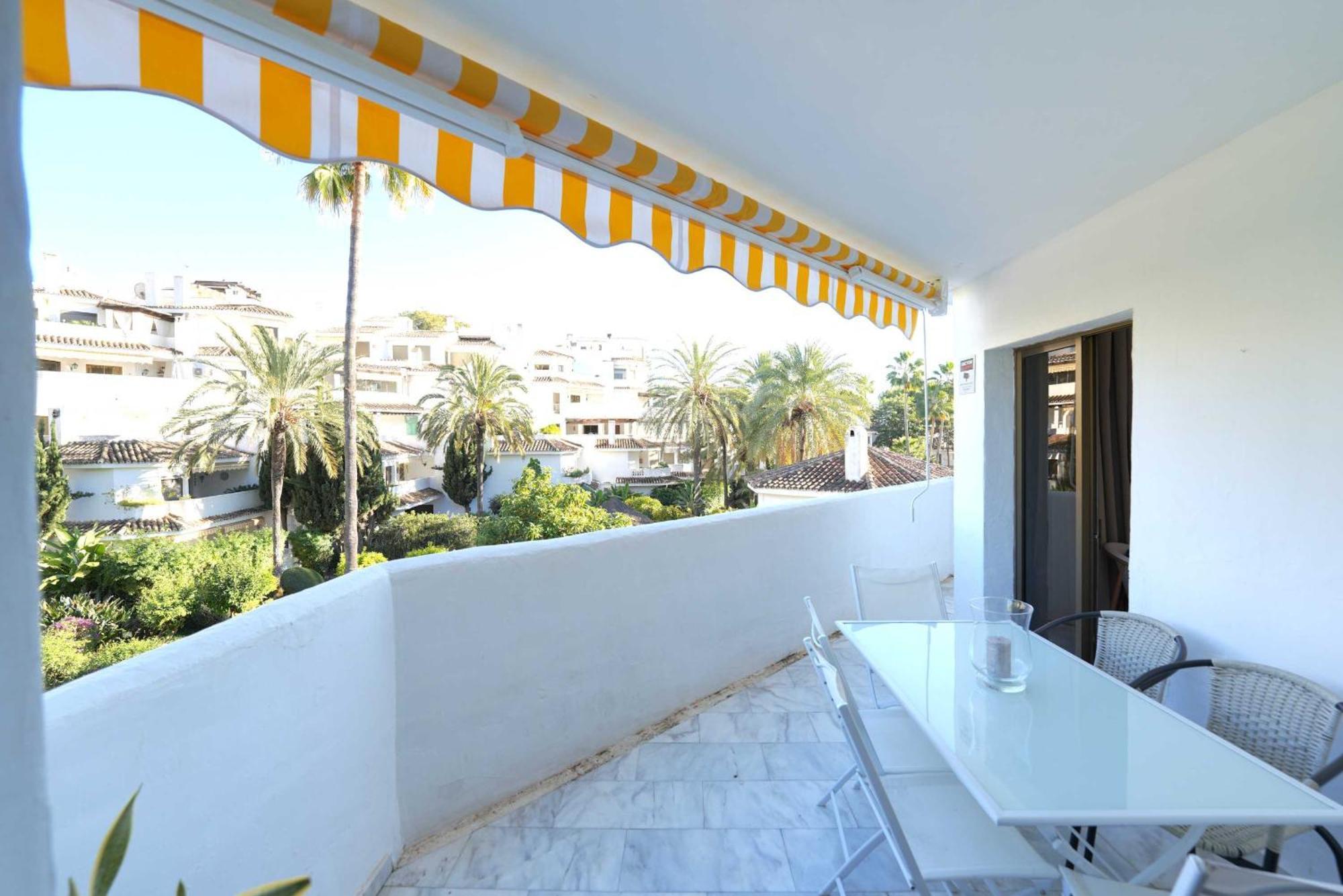 2035 Golden Modern Apartment