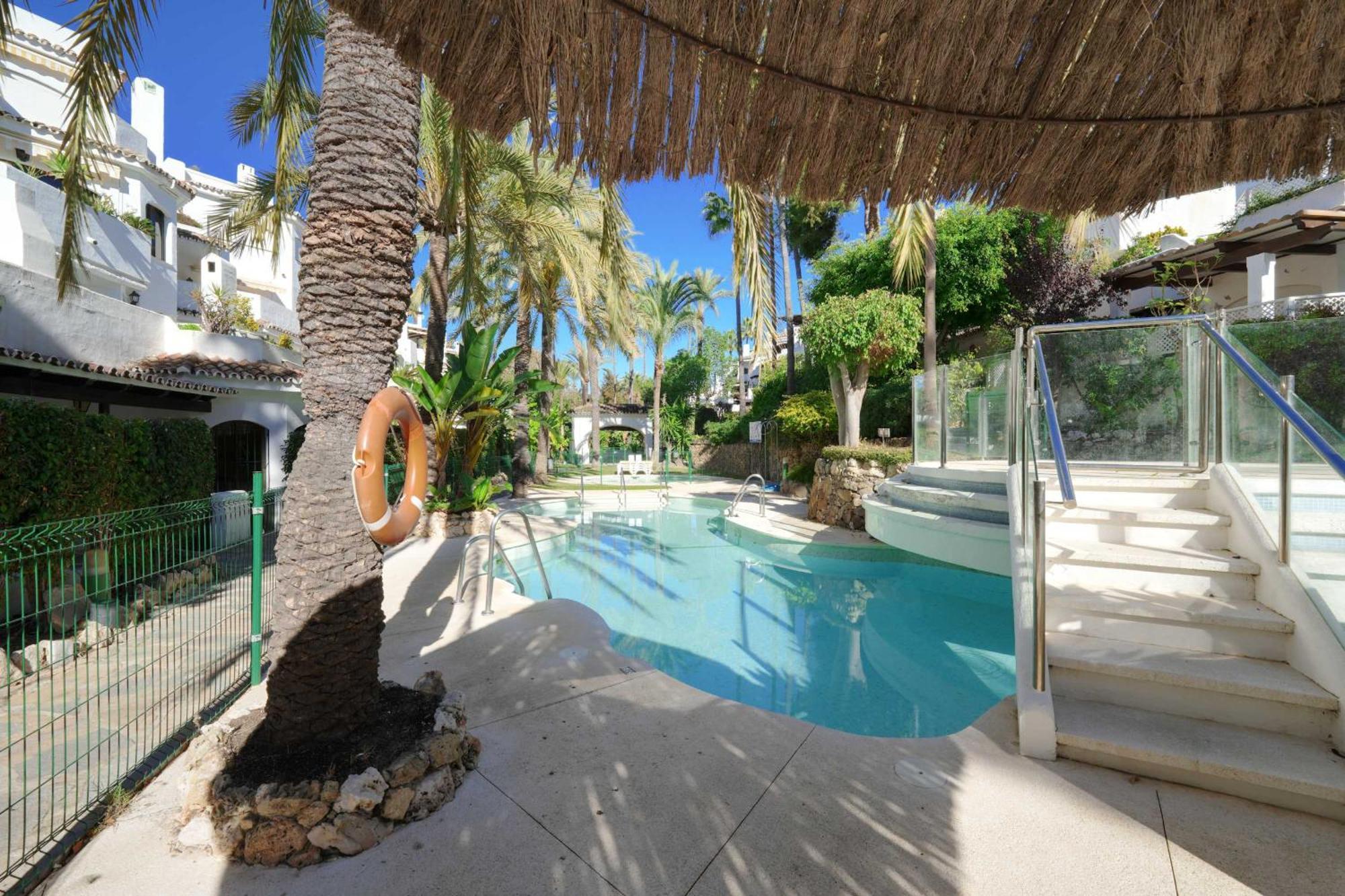 2035 Golden Modern Apartment Marbella